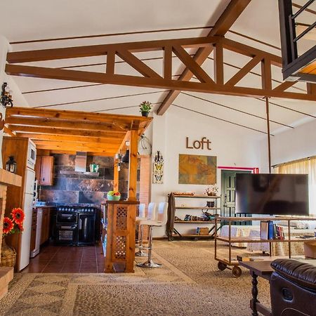 Apartamento Loft La Encina Torrejón el Rubio Екстериор снимка